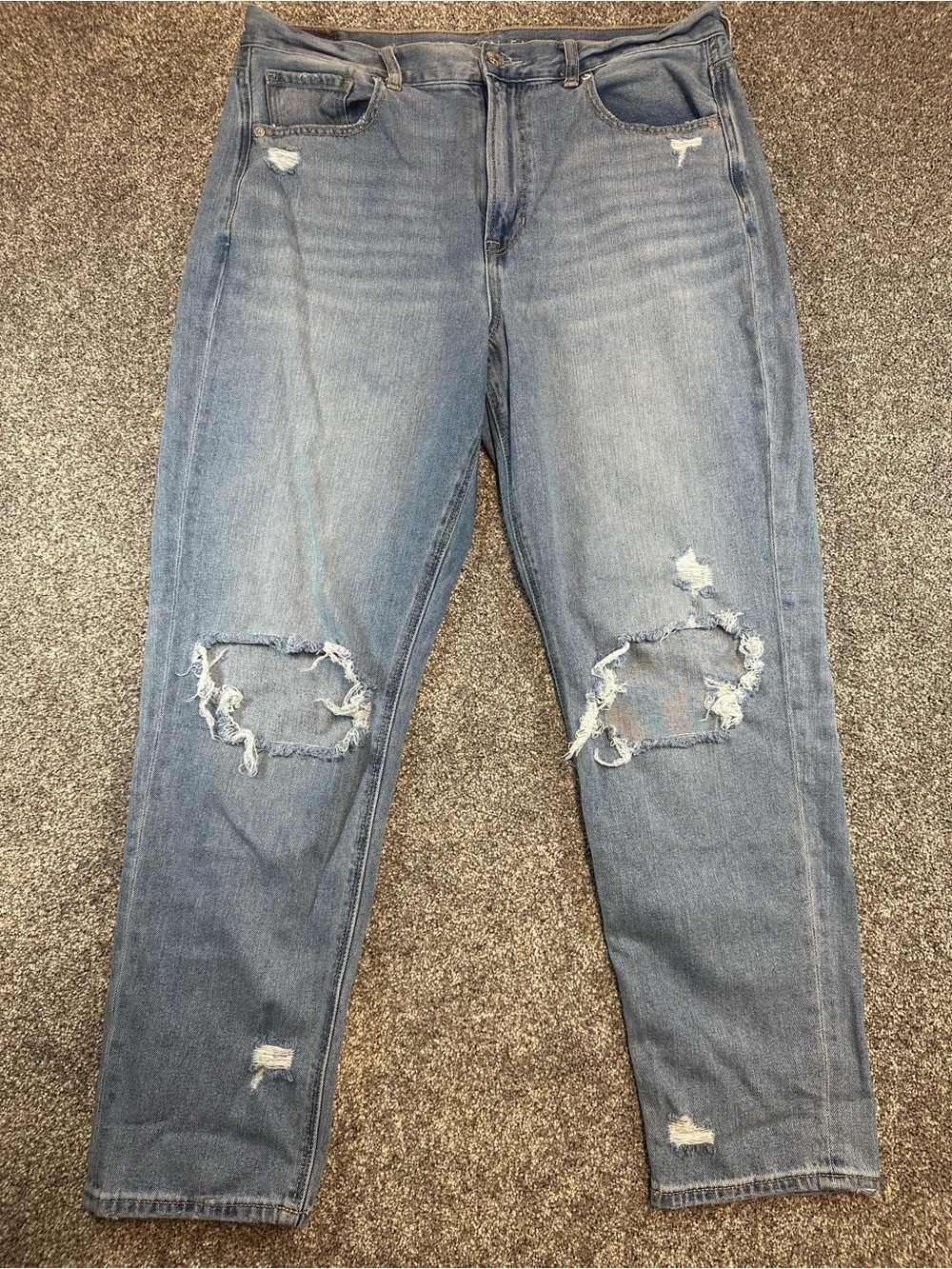 American Eagle Outfitters Light Wash Distressed Straight Women’s Jeans 12 - Picture 2 of 5